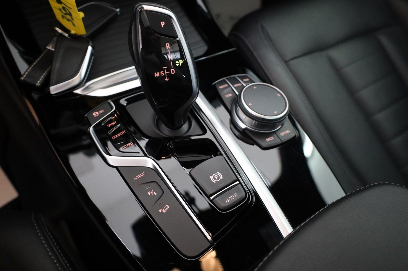 Fahrzeugabbildung BMW X3 xDrive 30 e Advantage,Navi,LED,Panoram,Kamera