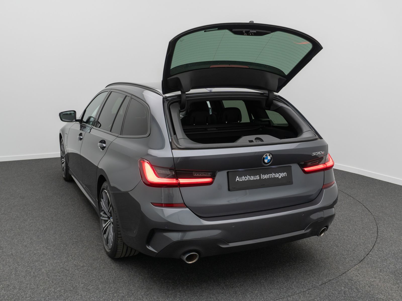Fahrzeugabbildung BMW 330e M Sport Laser DAB Alarm HUD H/K Komfort 18"