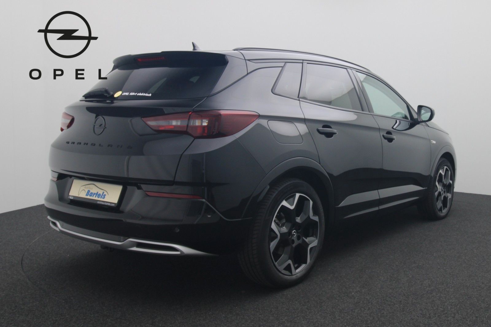 Fahrzeugabbildung Opel Grandland PHEV 1.6 Ultimate AT-8 AWD (300 PS)