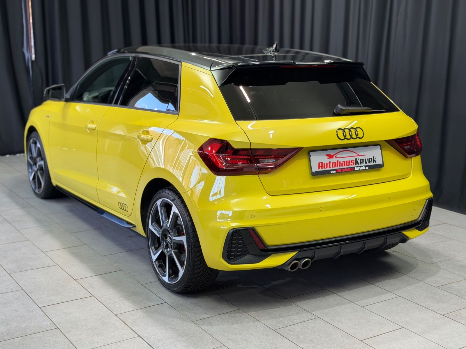 Fahrzeugabbildung Audi A1 Sportback 40 TFSI edition one|3xS-LINE|DSG|
