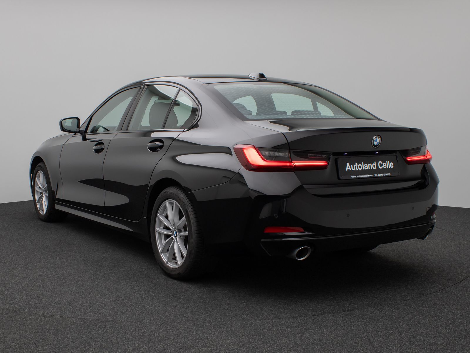 Fahrzeugabbildung BMW 318i DAB PDC Widscreen Geschwindigkeitsreg LED