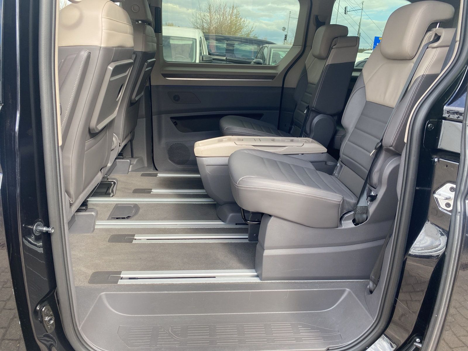 Fahrzeugabbildung Volkswagen T7 Multivan 2.0 TDI DSG Style AHK MATRIX HuD STA