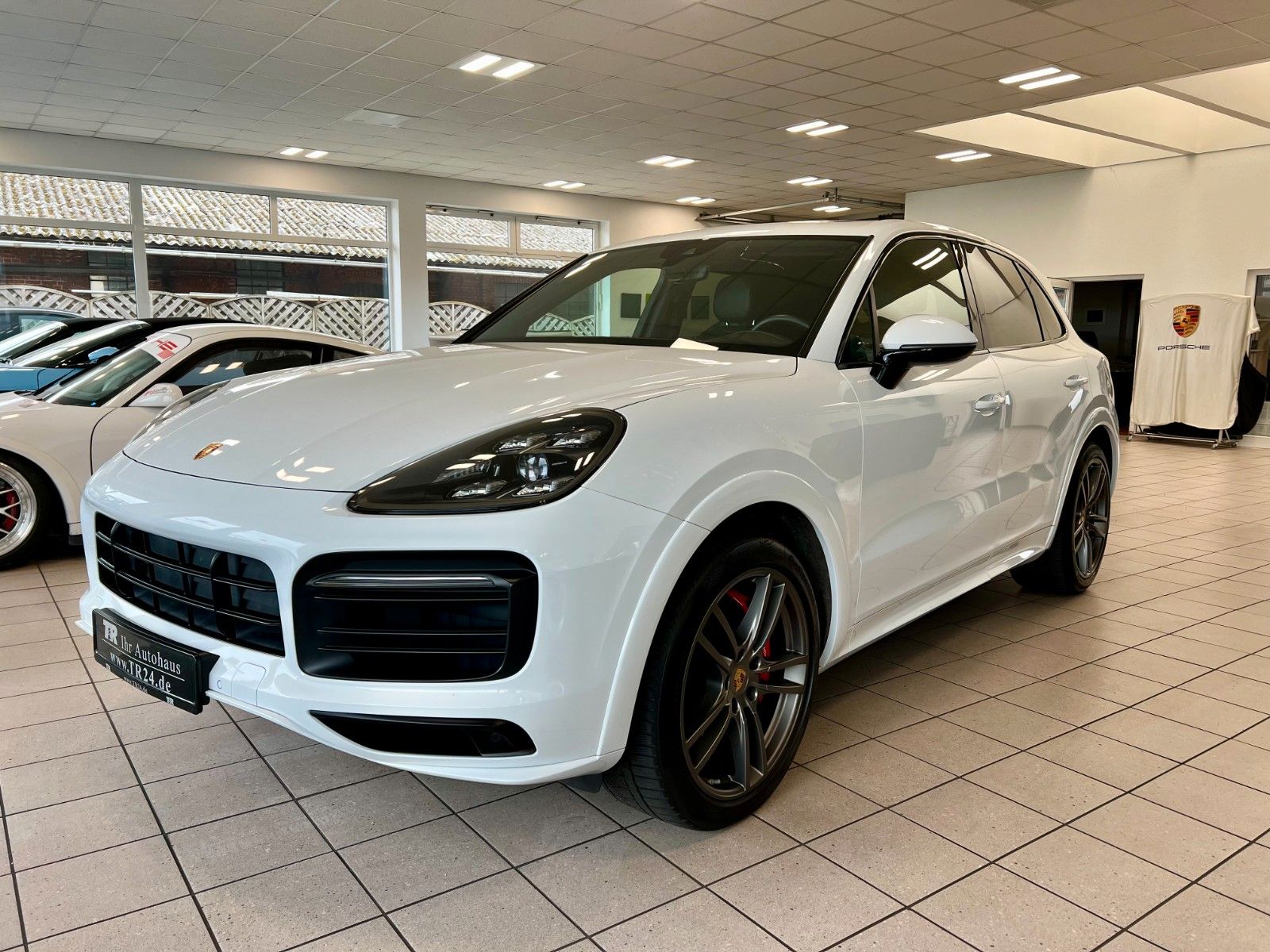 Fahrzeugabbildung Porsche Cayenne GTS Panorama, AHK, 21Zoll, SportChrono