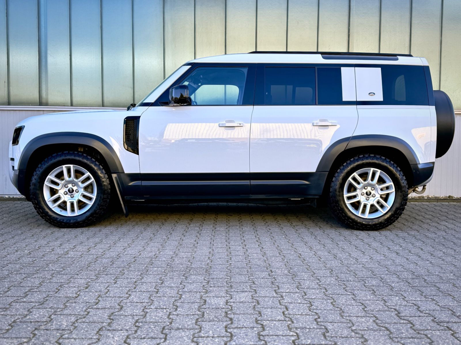 Land Rover Defender 110 D240 AWD SE *AHK|OFF-ROAD-PACK|LED* imagem 3