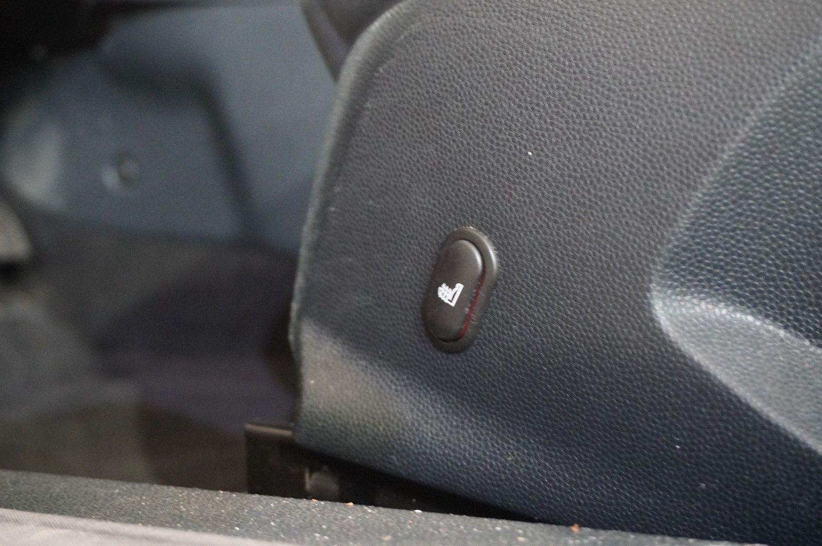 Fahrzeugabbildung Ford Fiesta 1.3 CHAMPIONS EDIT. 3-TÜR KLIMA/SHZ/USB