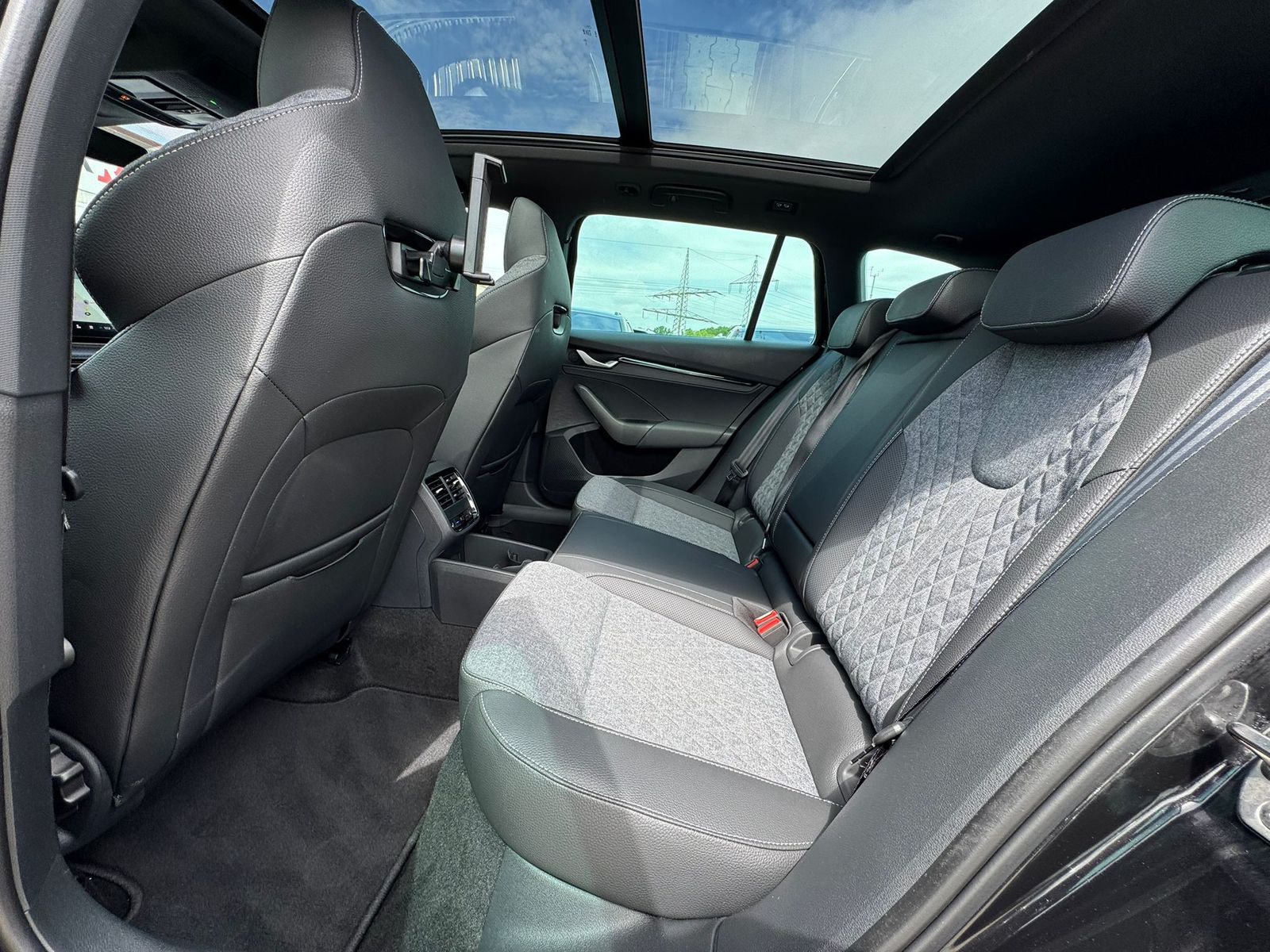 Fahrzeugabbildung SKODA Octavia 2.0 DSG Sportline MATRIX*PANO*CANT.*5J.G