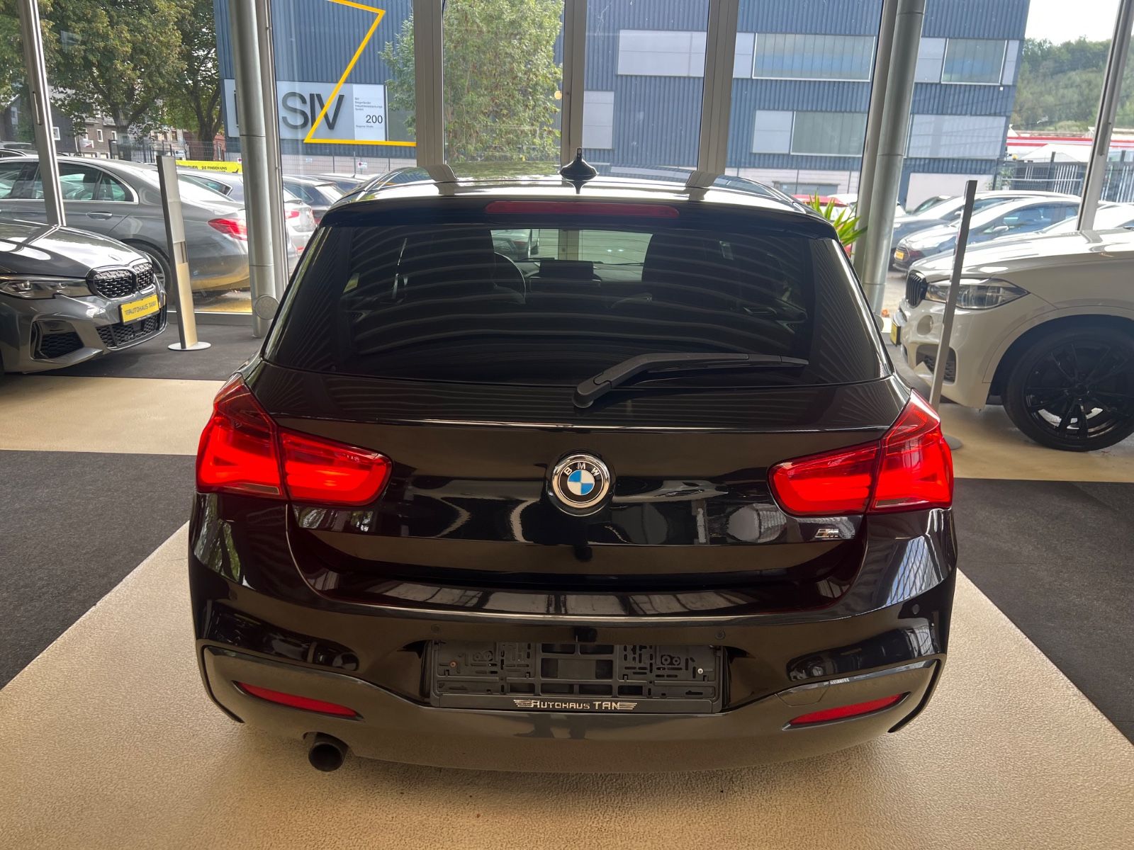Fahrzeugabbildung BMW 120 i M Sport Paket * NAVI * SITZHEIZUNG *