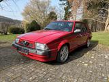 Alfa Romeo 75 3.0 V6 - rote Alfa Romeo 75