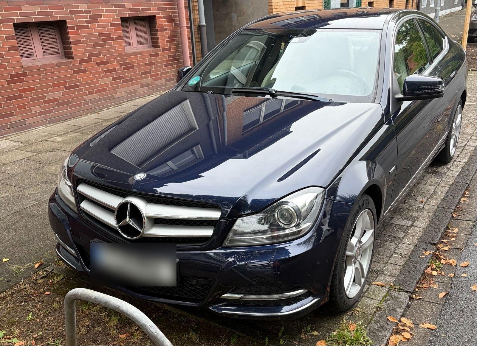 Mercedes-Benz 220