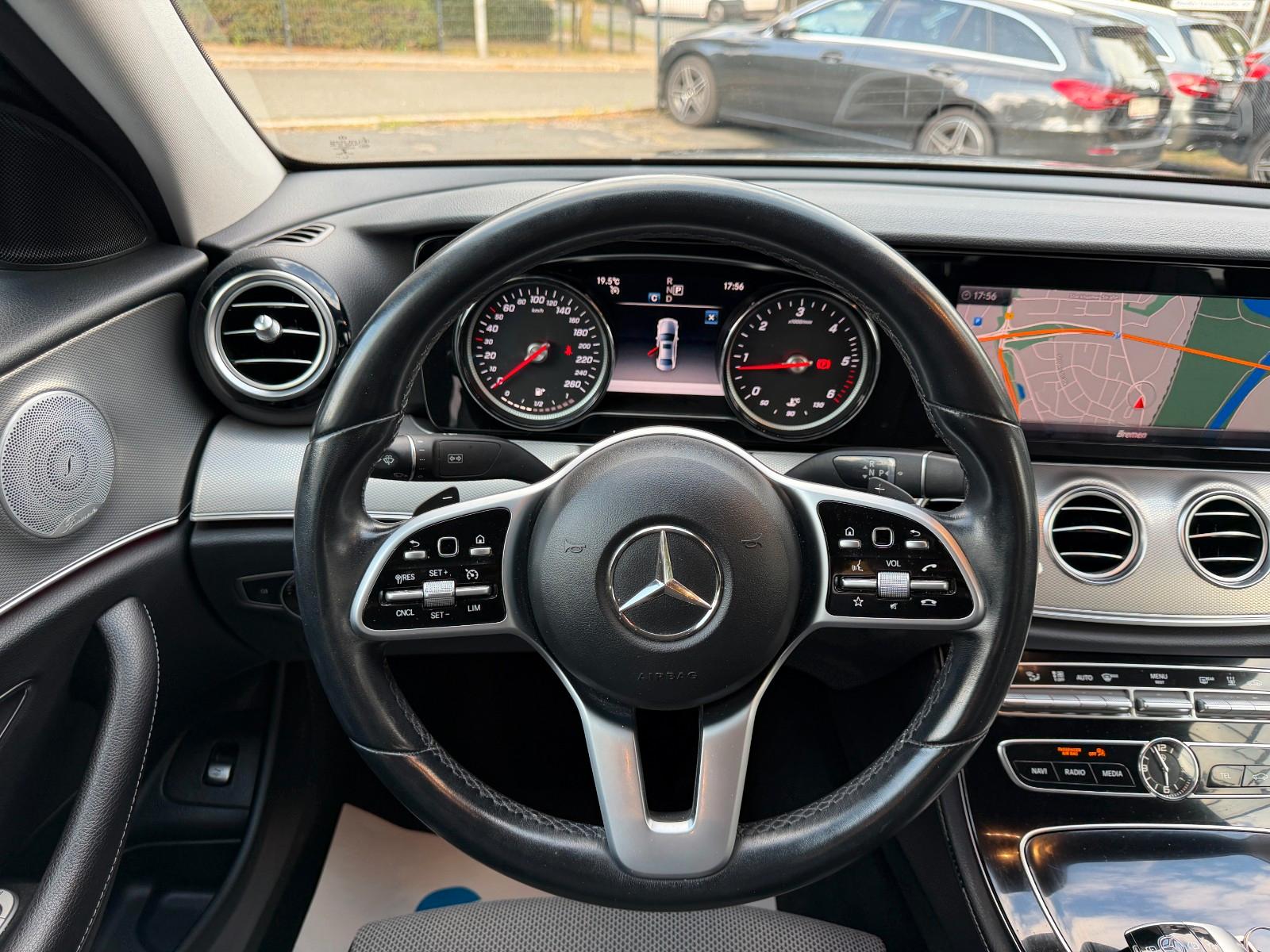 Mercedes-Benz E 220d Avantgarde AMBIENTE/LED/KAMERA/TOTWINKEL