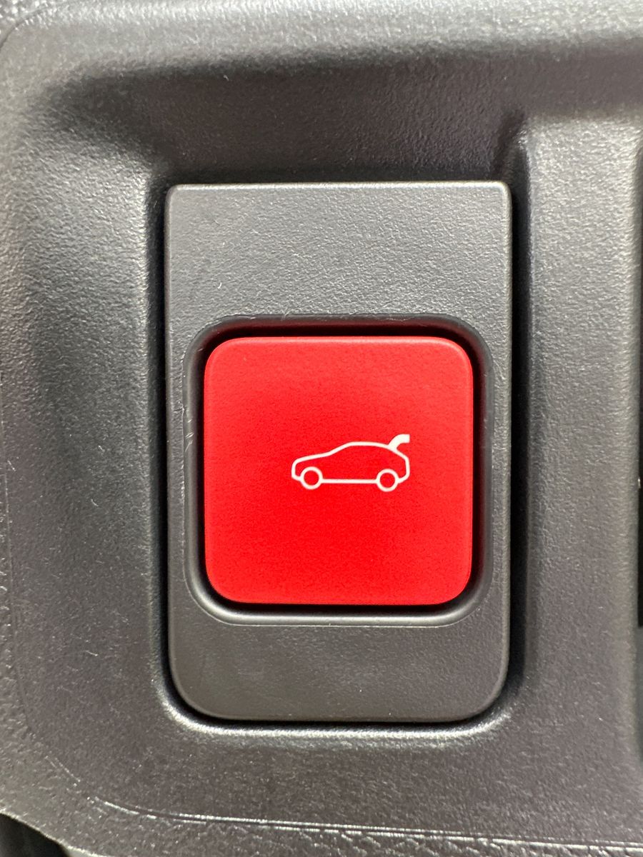 Fahrzeugabbildung Opel Astra SpT 1.5 D Aut Ultimate NAV+LED+PANO+360°