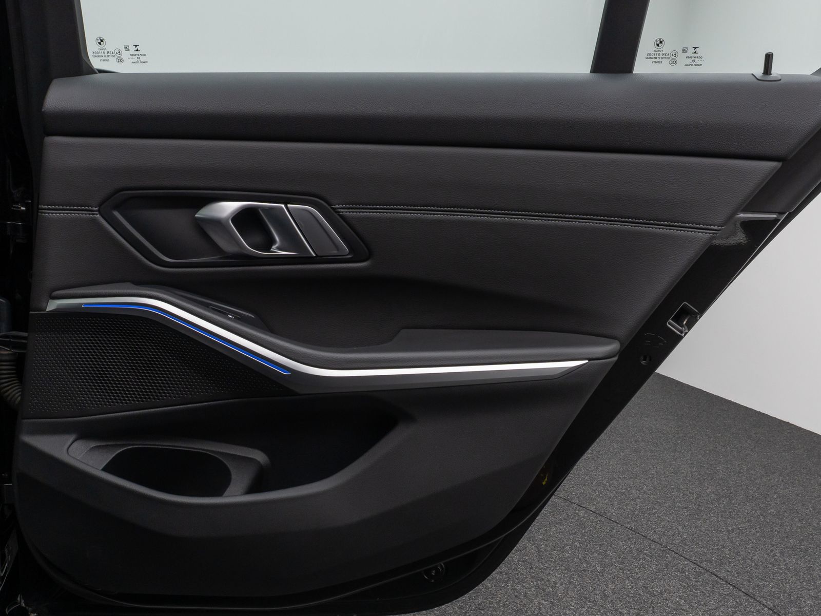 Fahrzeugabbildung BMW 320d  Sport Line Panorama HUD DAB Lordos LED PDC