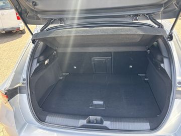 Bild 9 Opel Astra GS AT8/NAVI/SHZ+LHZ/PDC vo+hi+360Cam