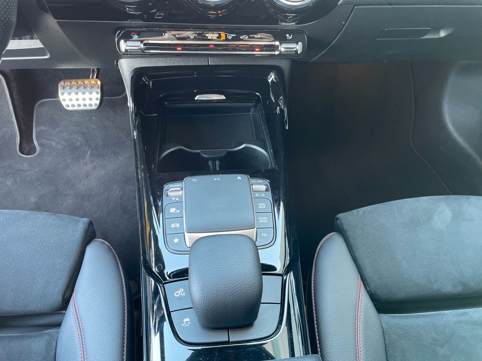 Fahrzeugabbildung Mercedes-Benz CLA 35 AMG 4M SB R-Kamera+Distr+Memory+Aero+MBea