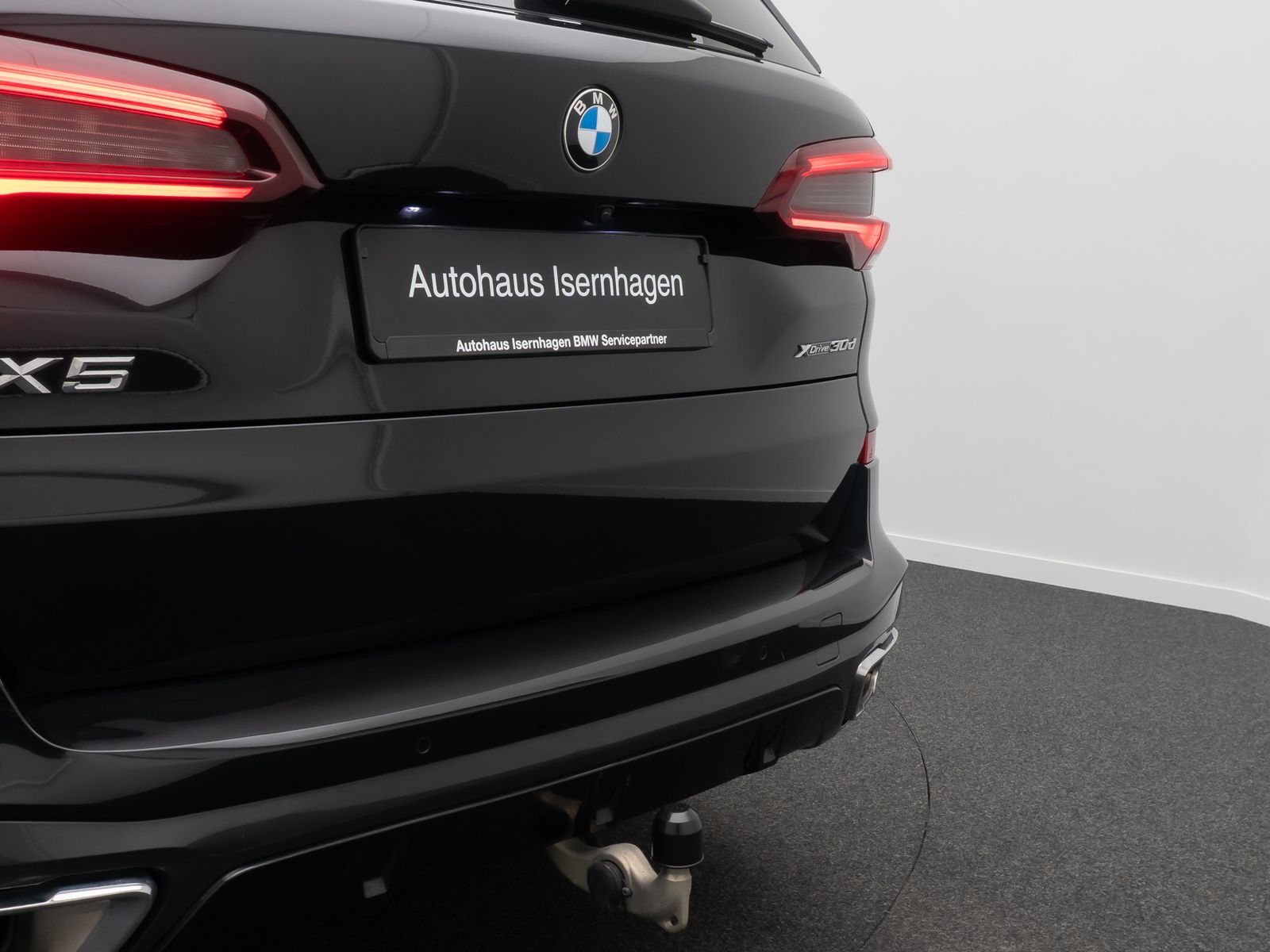 Fahrzeugabbildung BMW X5 xD30d M Sport 360° HUD DAB HiFi AHK Panorama