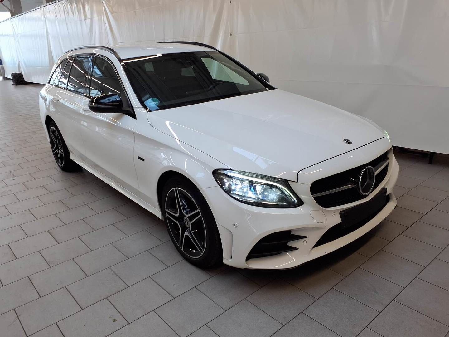 Mercedes-Benz C 300 de C T-Modell Night Edition AMG Line imagem 2