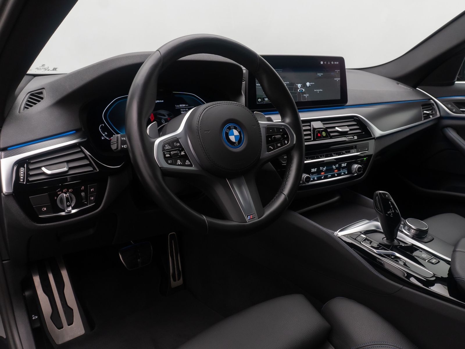 Fahrzeugabbildung BMW 530e xD M Sport HUD Komfort Laser 4xKlima DAB