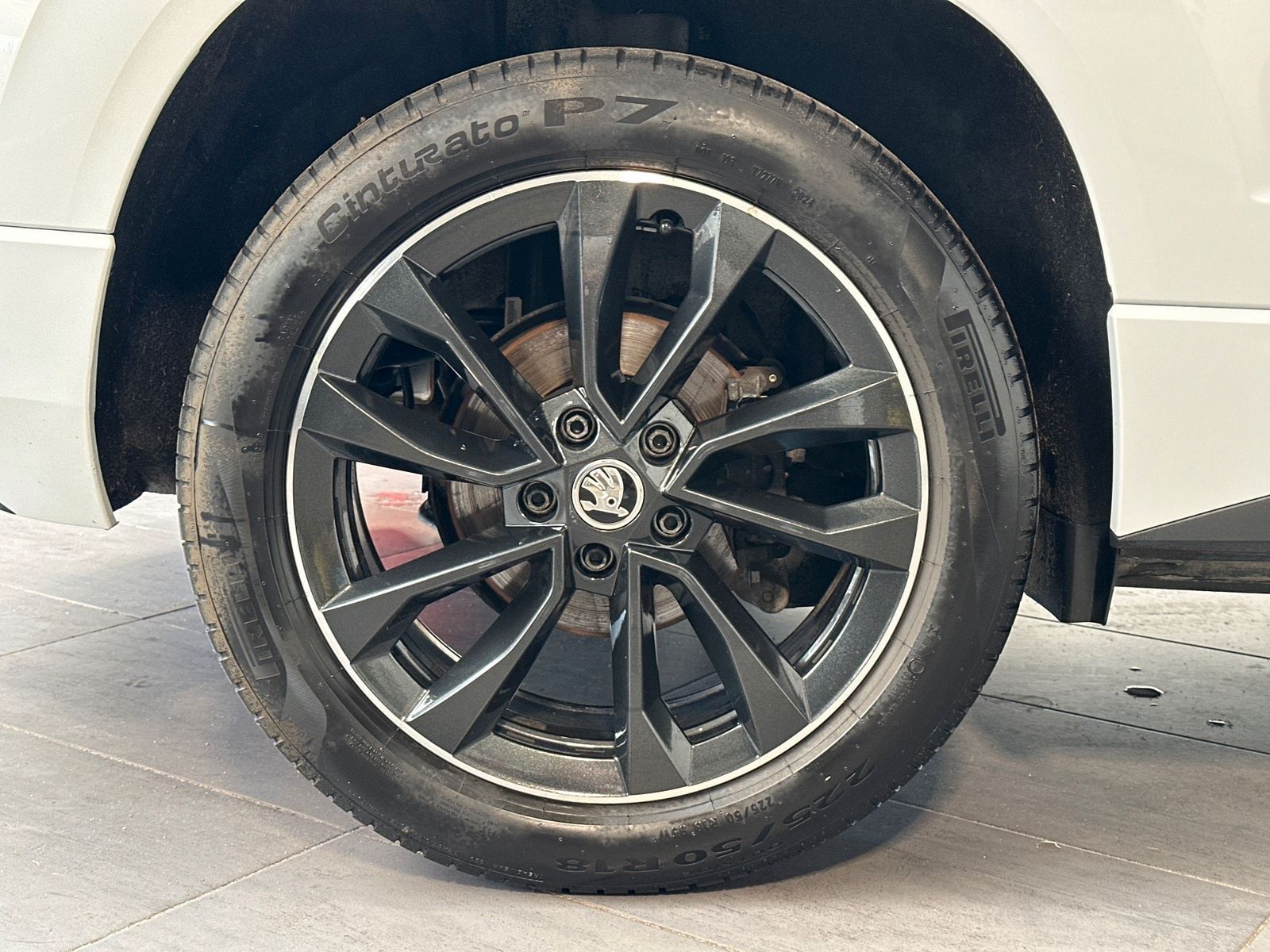 Fahrzeugabbildung SKODA Karoq 2.0 TDI DSG 4x4 Sportline NAV+LED+ACC+KAM