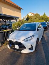 Toyota Yaris 1.5-l-VVT-i Hybrid 116 CVT Teamplayer ... - Toyota Yaris Teamplayer mit Benzin-Antrieb