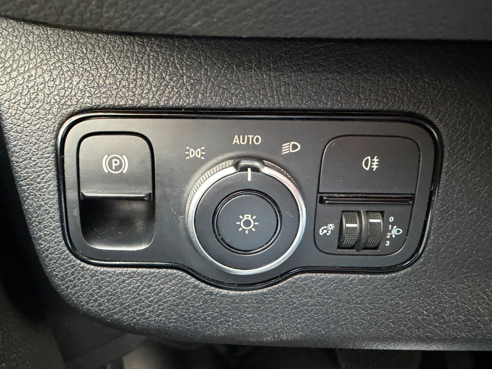 Fahrzeugabbildung Mercedes-Benz eSprinter 312 Klima SHZ Kamera