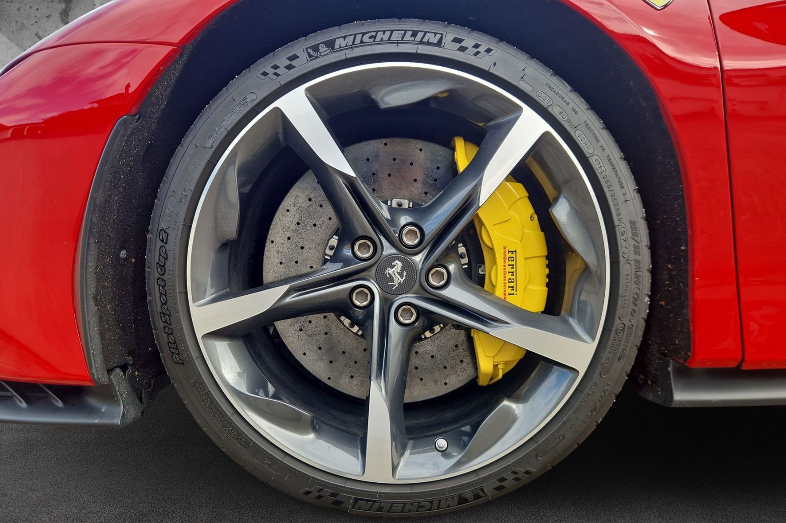 Fahrzeugabbildung Ferrari SF90*Carbon*Lift*dt.Fahrzeug*JBL*Racingsitze*