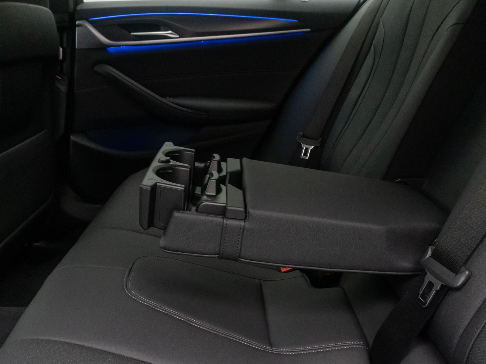 Fahrzeugabbildung BMW 530i M Sport Kamera HUD DAB Alarm HiFi 4xKlima
