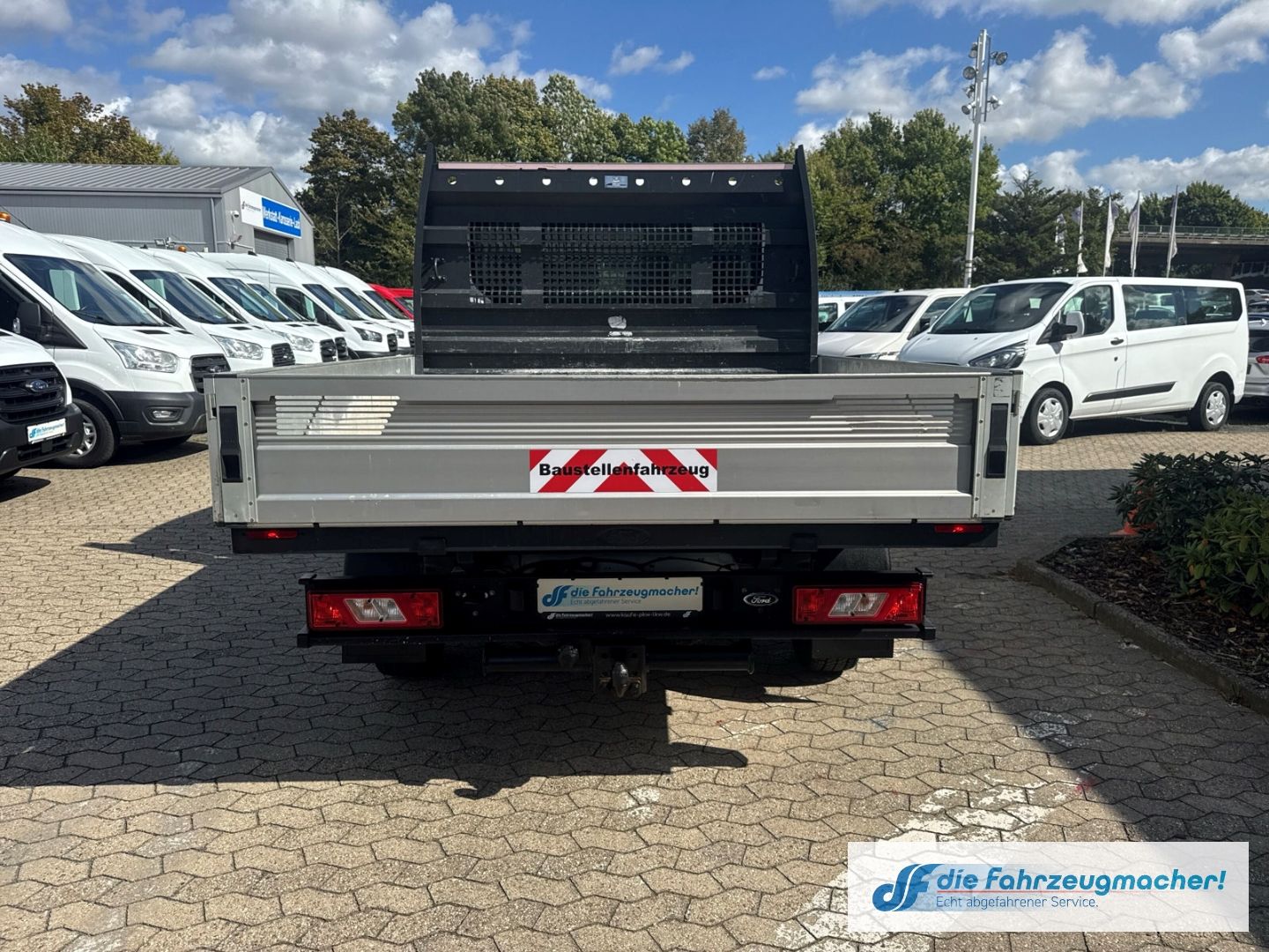 Fahrzeugabbildung Ford Transit Pritsche 310 L2 Doppelkabine 2.0 TDCi DP