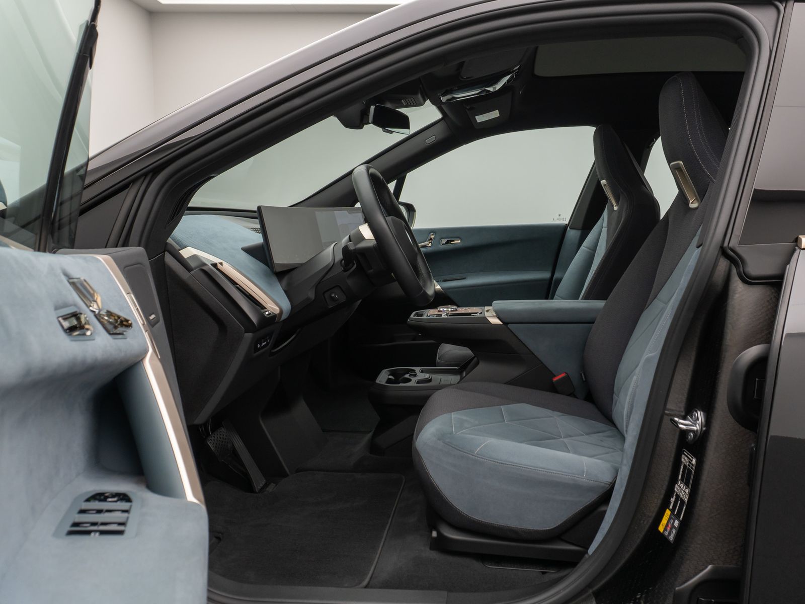 Fahrzeugabbildung BMW iX xD50 Panorama 360°Laser DAB H/K AHK Sport 22"
