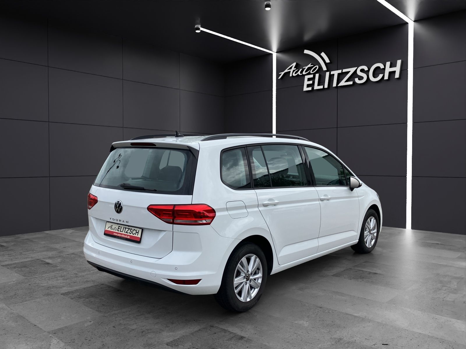 Fahrzeugabbildung Volkswagen Touran TSI Comfortline DSG LED Navi ACC PDC SH