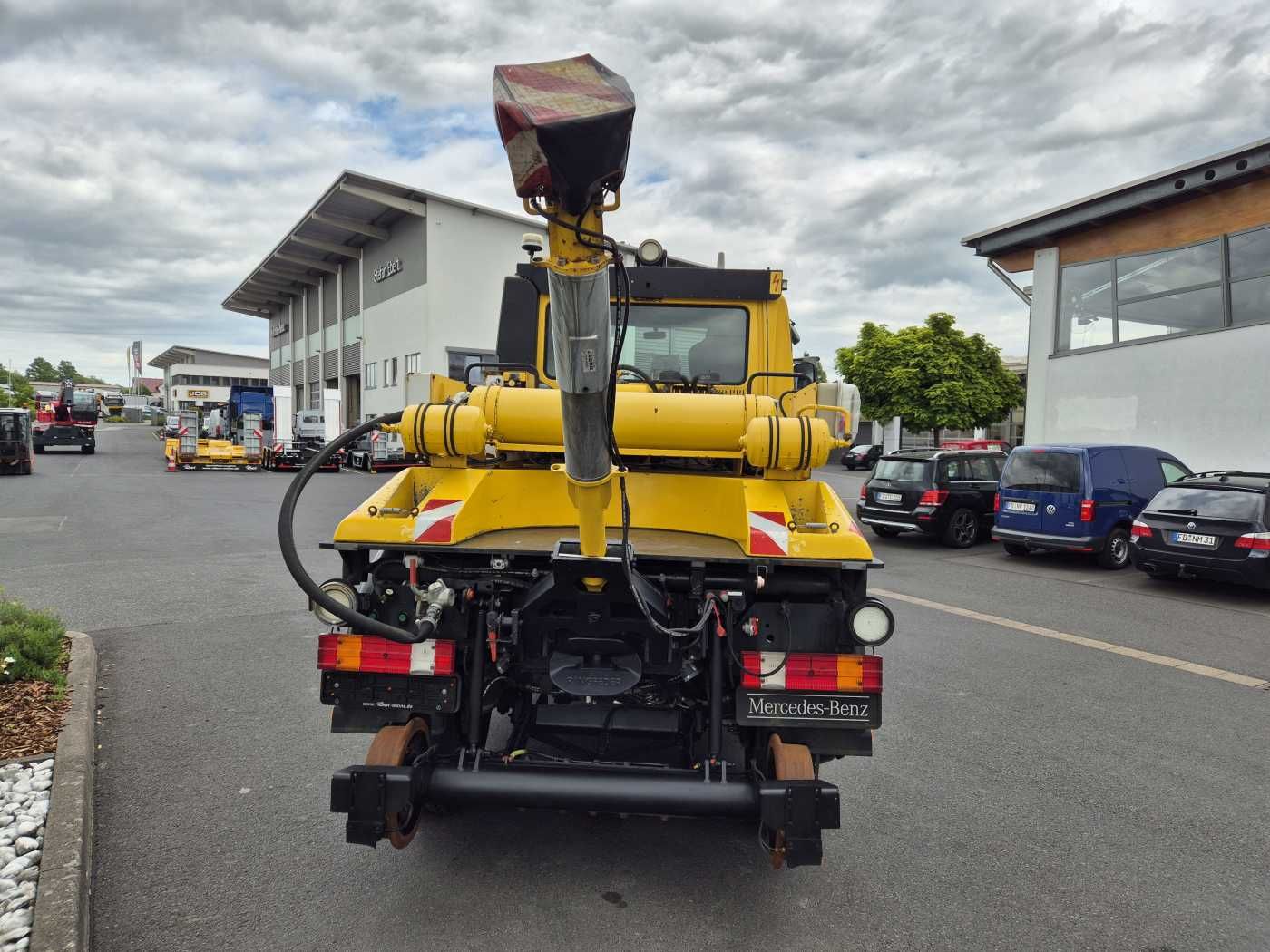Fahrzeugabbildung Mercedes-Benz Unimog U400 4x4 Zweiwege ZAGRO 800t/52 Achsen