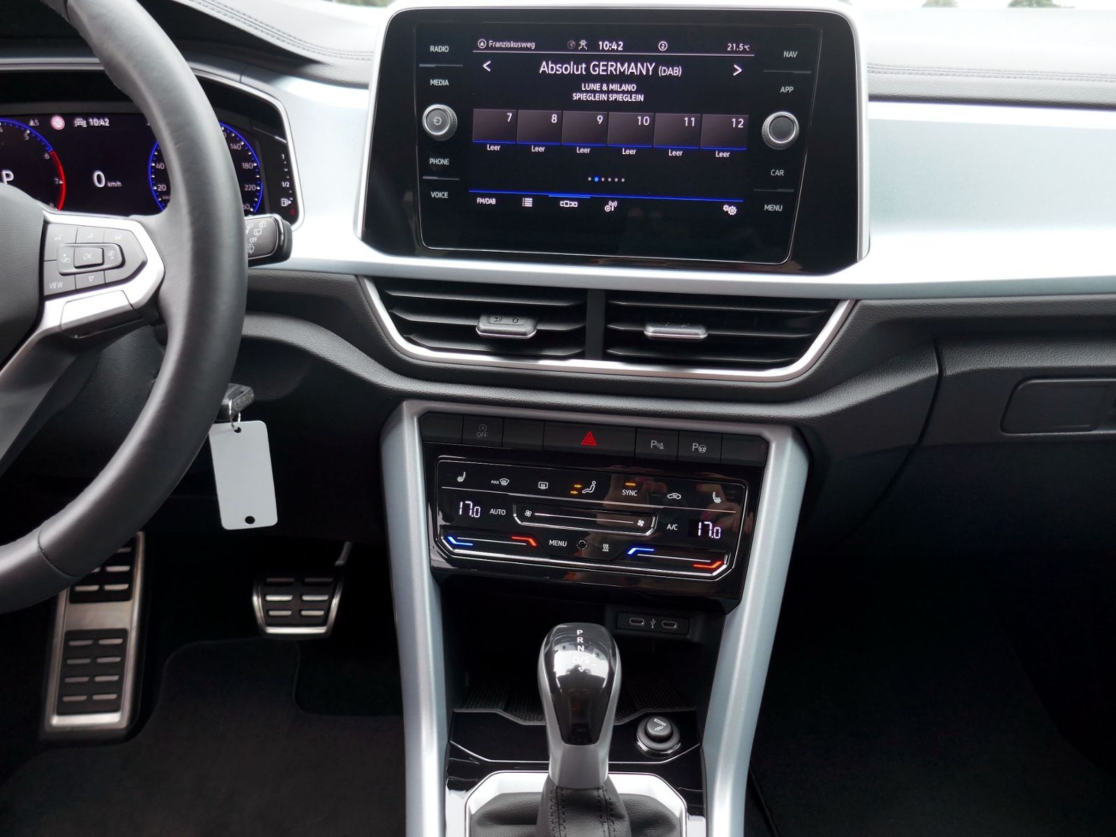 Fahrzeugabbildung Volkswagen T-Roc GOAL 1.5 TSI DSG | LED AHK RFK ACC