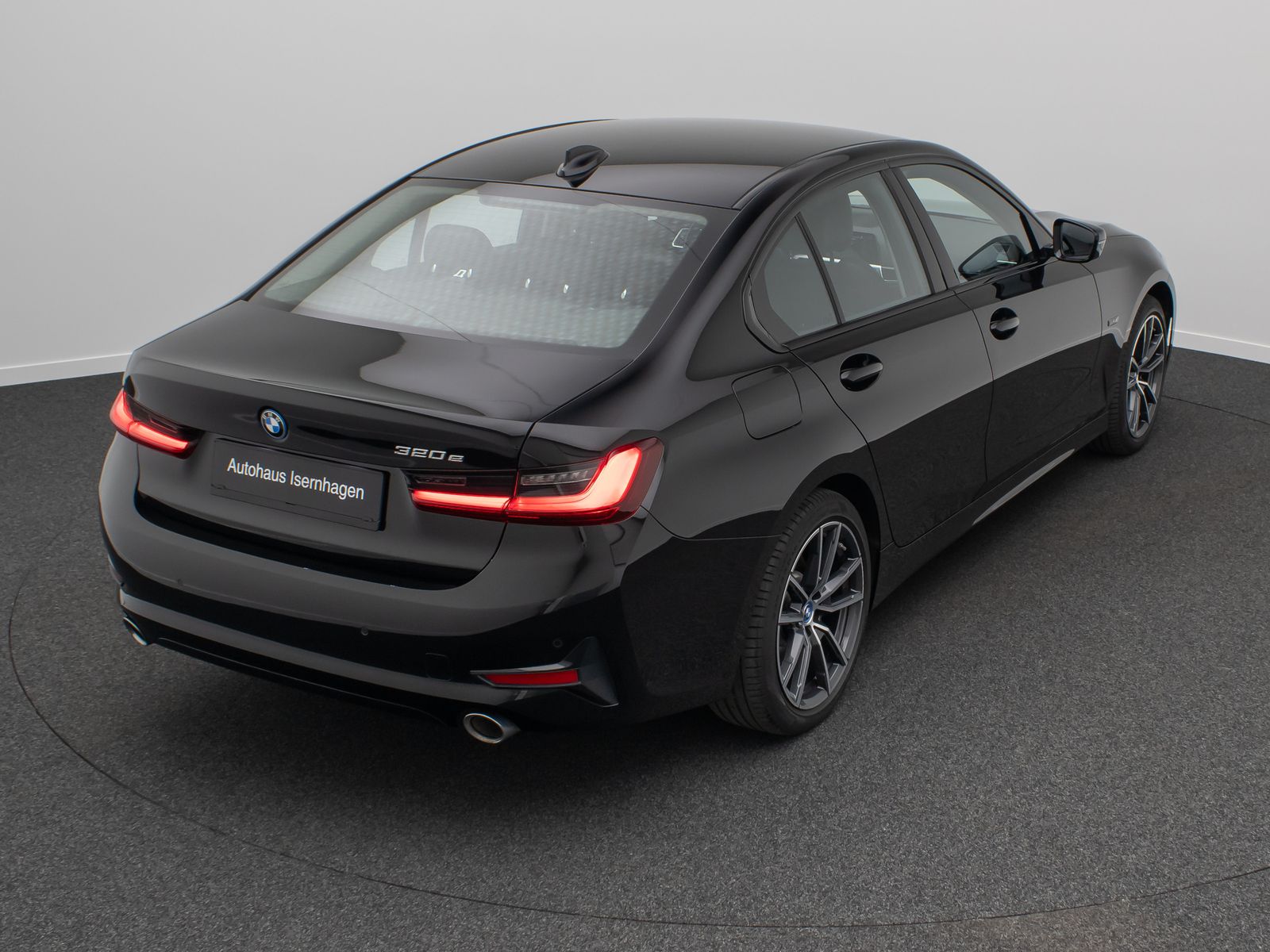 Fahrzeugabbildung BMW 320e Sport Line Alarm DAB PDC GeschwindigReg 18"