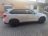 BMW X5 xDrive30d - - BMW X5 mit Diesel-Antrieb: Weiß, Luftfederung, Geländewagen