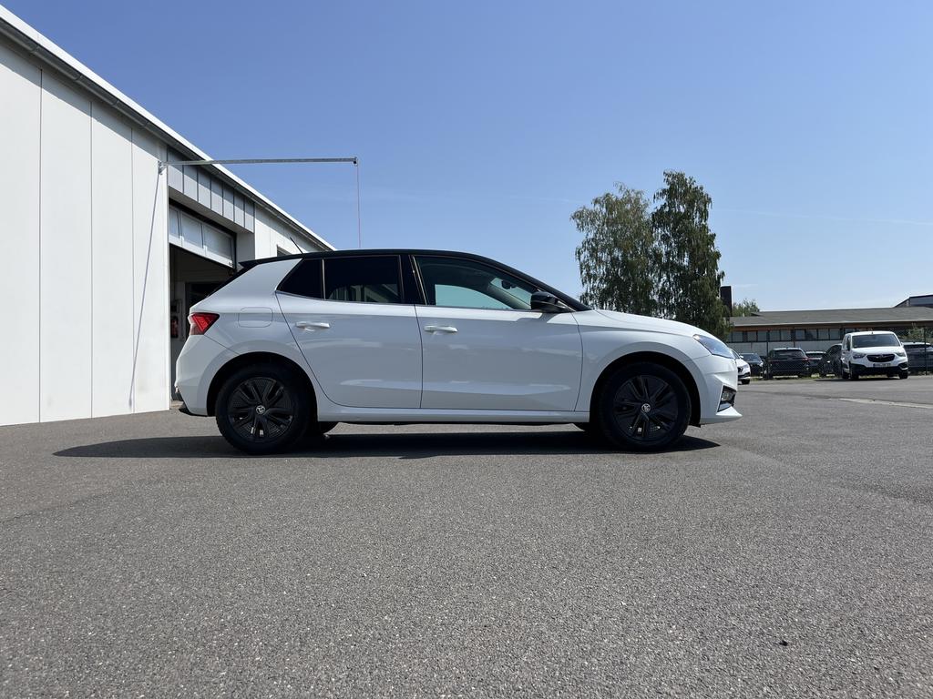 Skoda Fabia 2022 г. Белый, пробег 26995 км