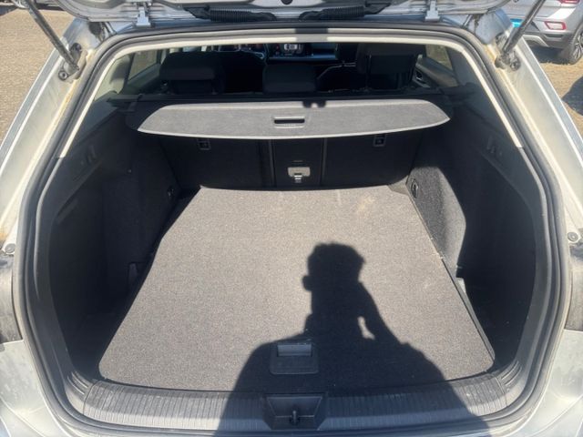Golf VIII Active 1.5 TSI LED Navi AHK Climatroni