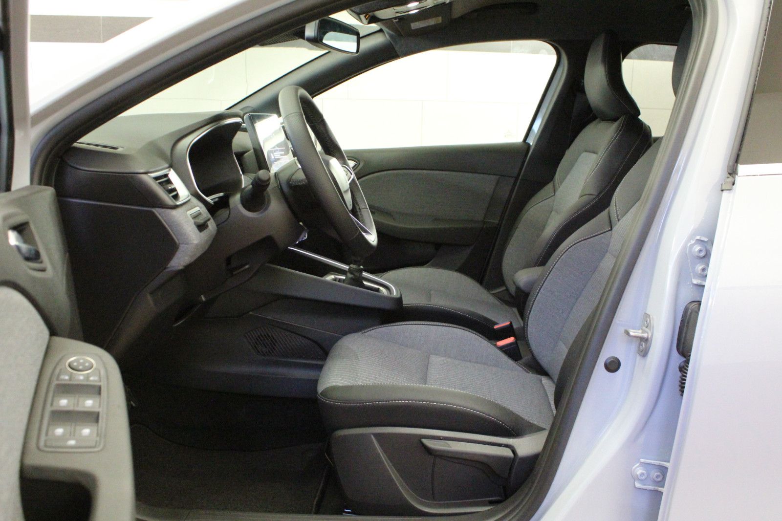 Fahrzeugabbildung Renault Clio TCe 90 Techno *Look-Paket*Winter-Paket*Bose