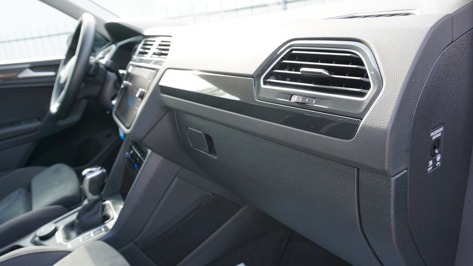 Fahrzeugabbildung Volkswagen Tiguan Elegance 4M, Kamera, Navi, AHK, IQ.Light