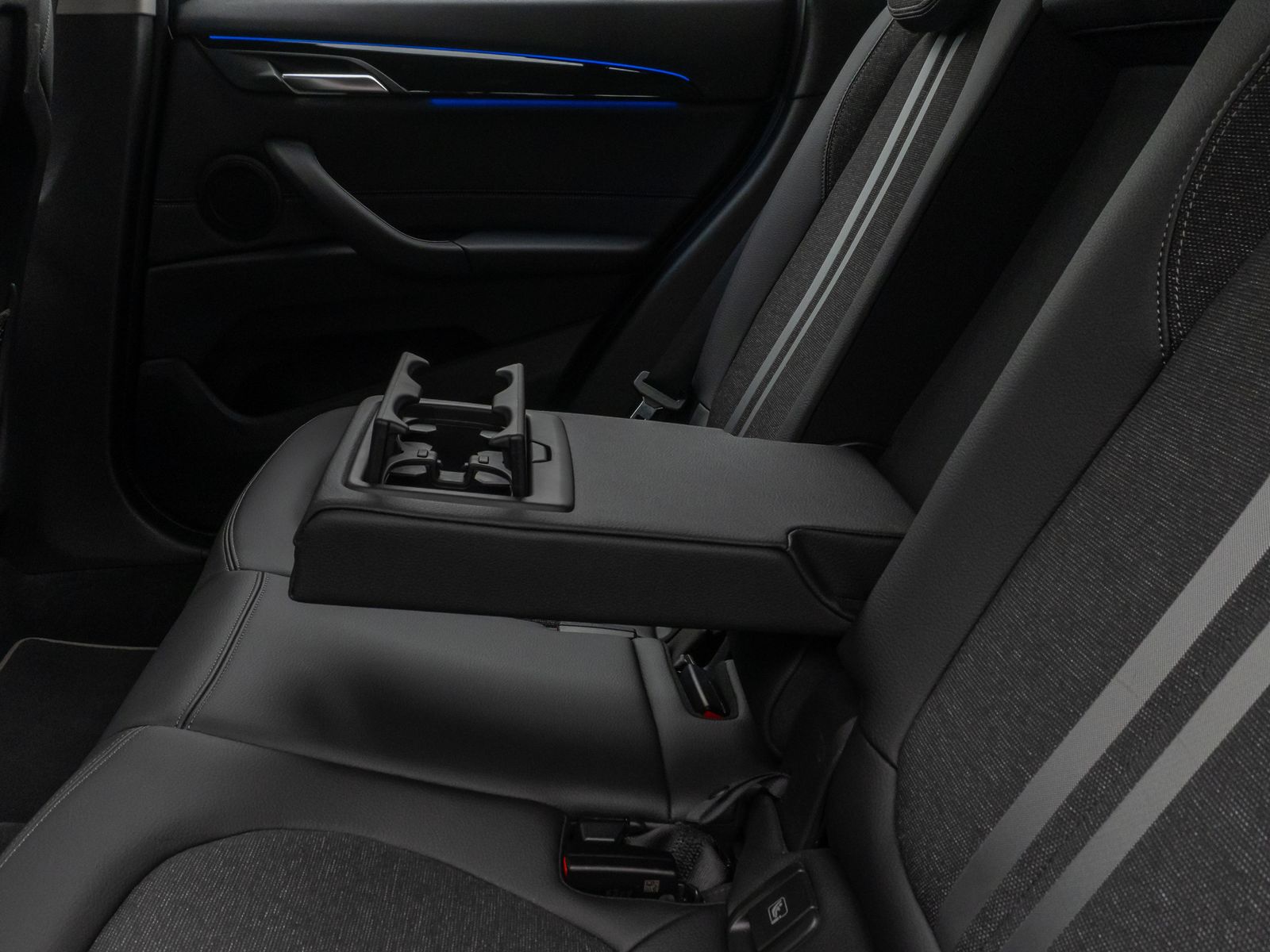 Fahrzeugabbildung BMW X1 sD20i SportLine Parkassistent Lordos DAB LED