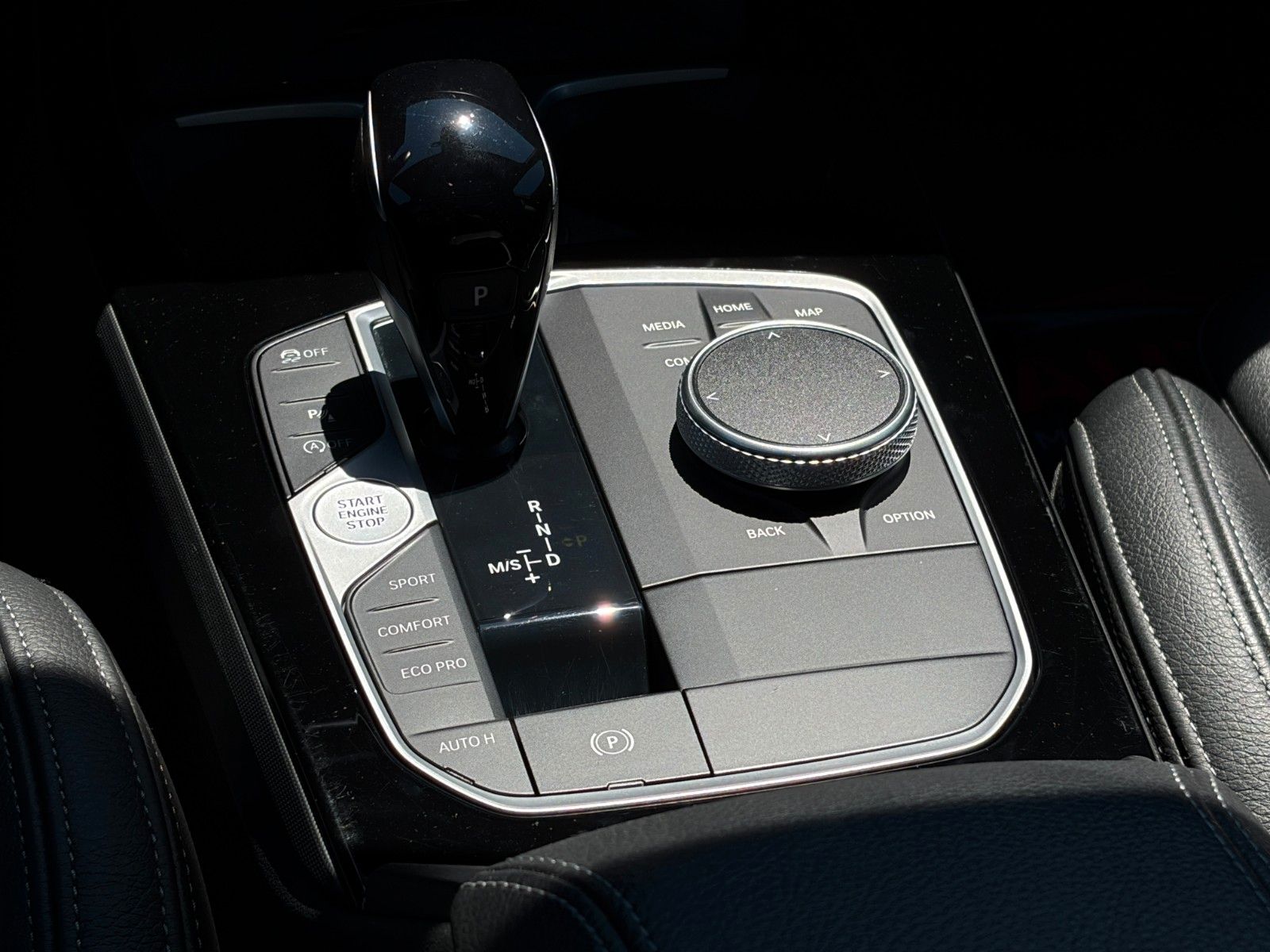 Fahrzeugabbildung BMW 218i Gran Coupe M Sport Shadow Pano HiFi KZG LHZ