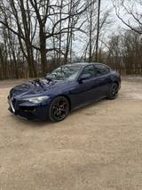 Alfa Romeo Giulia 2.2 Diesel 16V 154kW AT8-Q4 Veloce Veloce - blaue Alfa Romeo Giulia