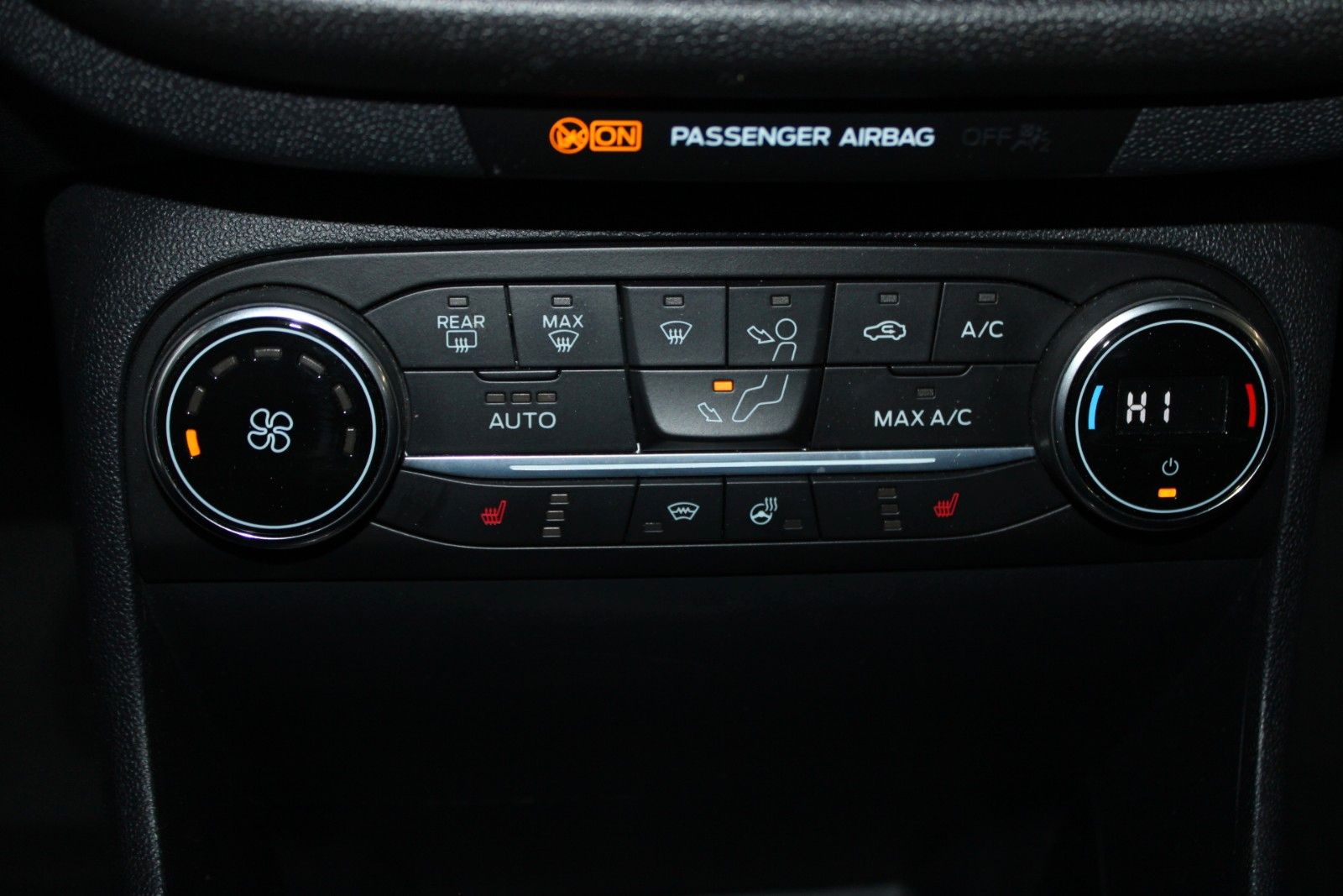 Fahrzeugabbildung Ford Fiesta Titanium LED KLIMA Allwetter PDC WinterP.