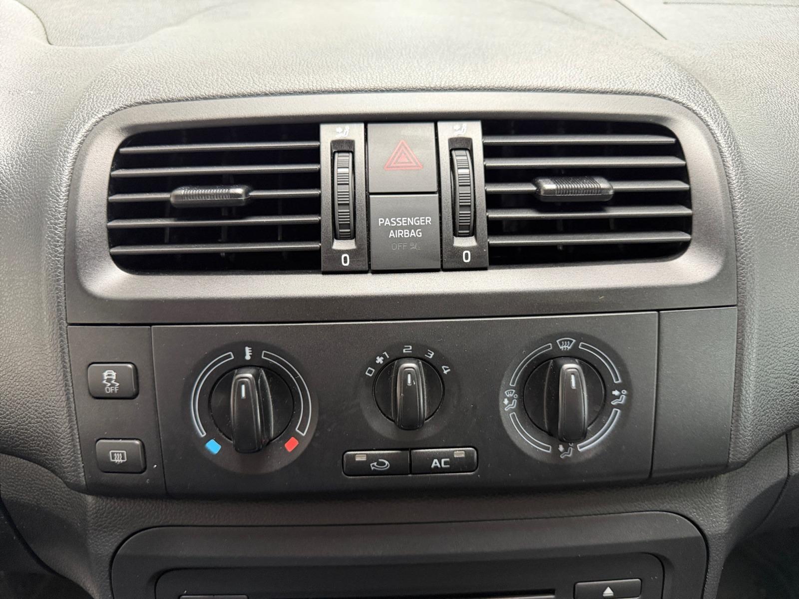 Skoda FABIA ACTIVE KLIMAANLAGE+ALLWETTERBEREIFUNG+TÜV+
