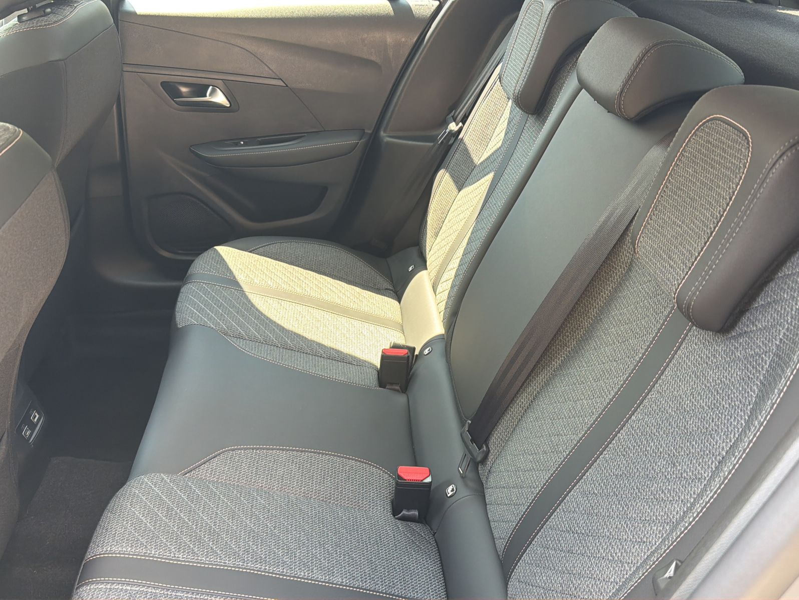 Fahrzeugabbildung Peugeot 208 101 Allure - Tempomat