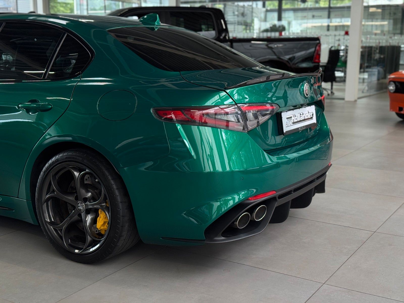 Fahrzeugabbildung Alfa Romeo Giulia 2.9 V6 Quadrifoglio "ACC Komfort-Paket"
