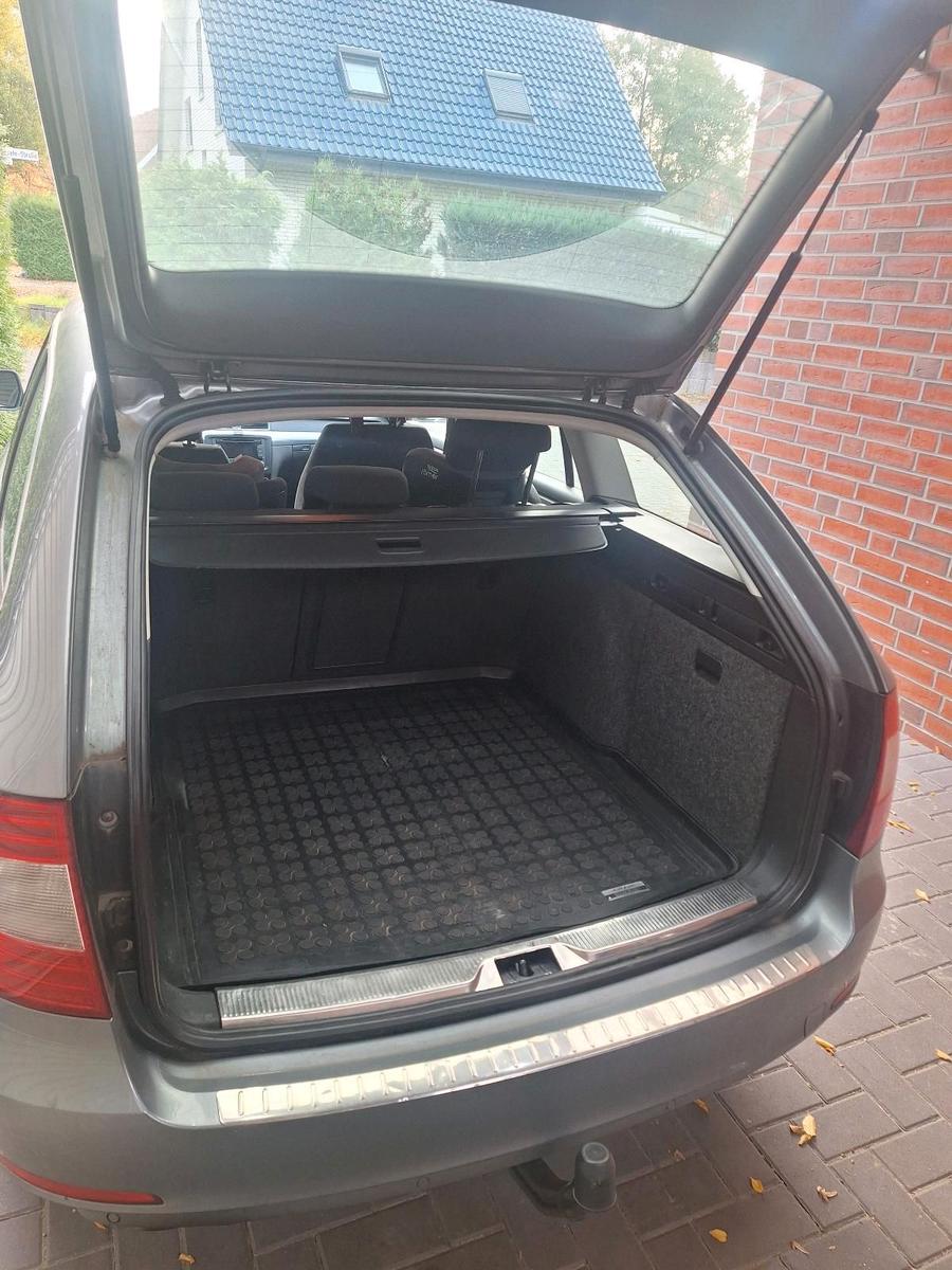 Skoda Superb 2011 — photo 13