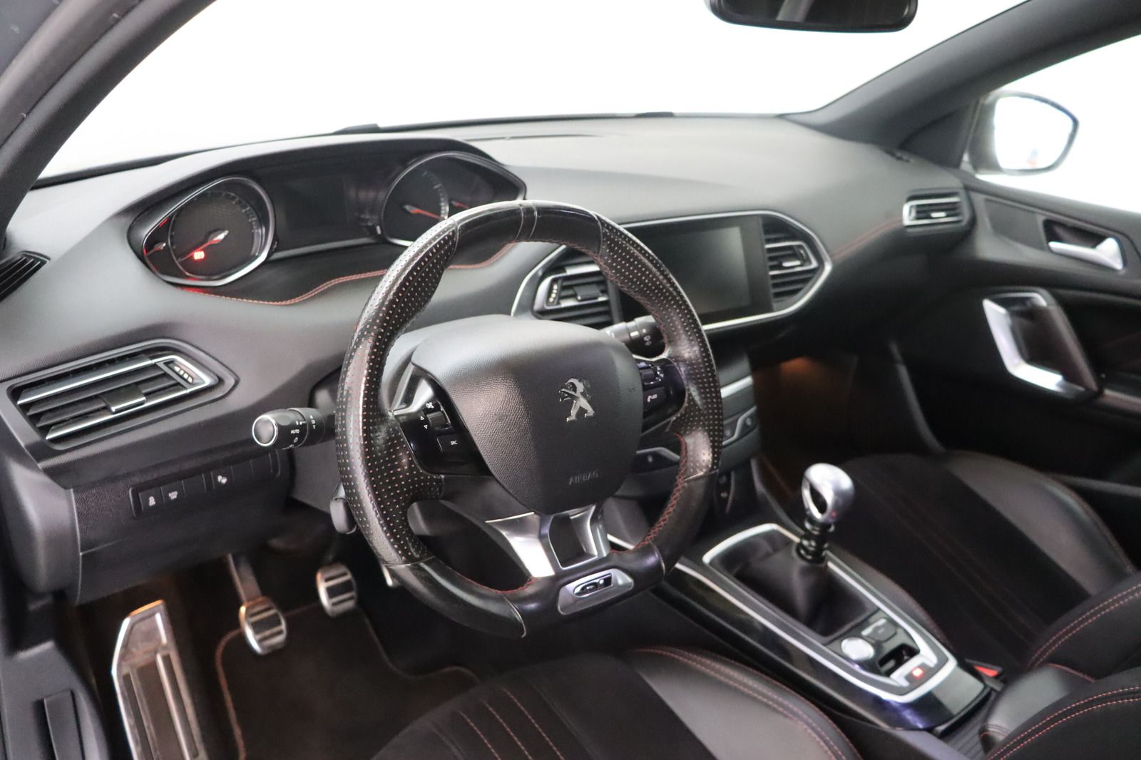 Fahrzeugabbildung Peugeot 308 GT * LED * Teilleder * Navi