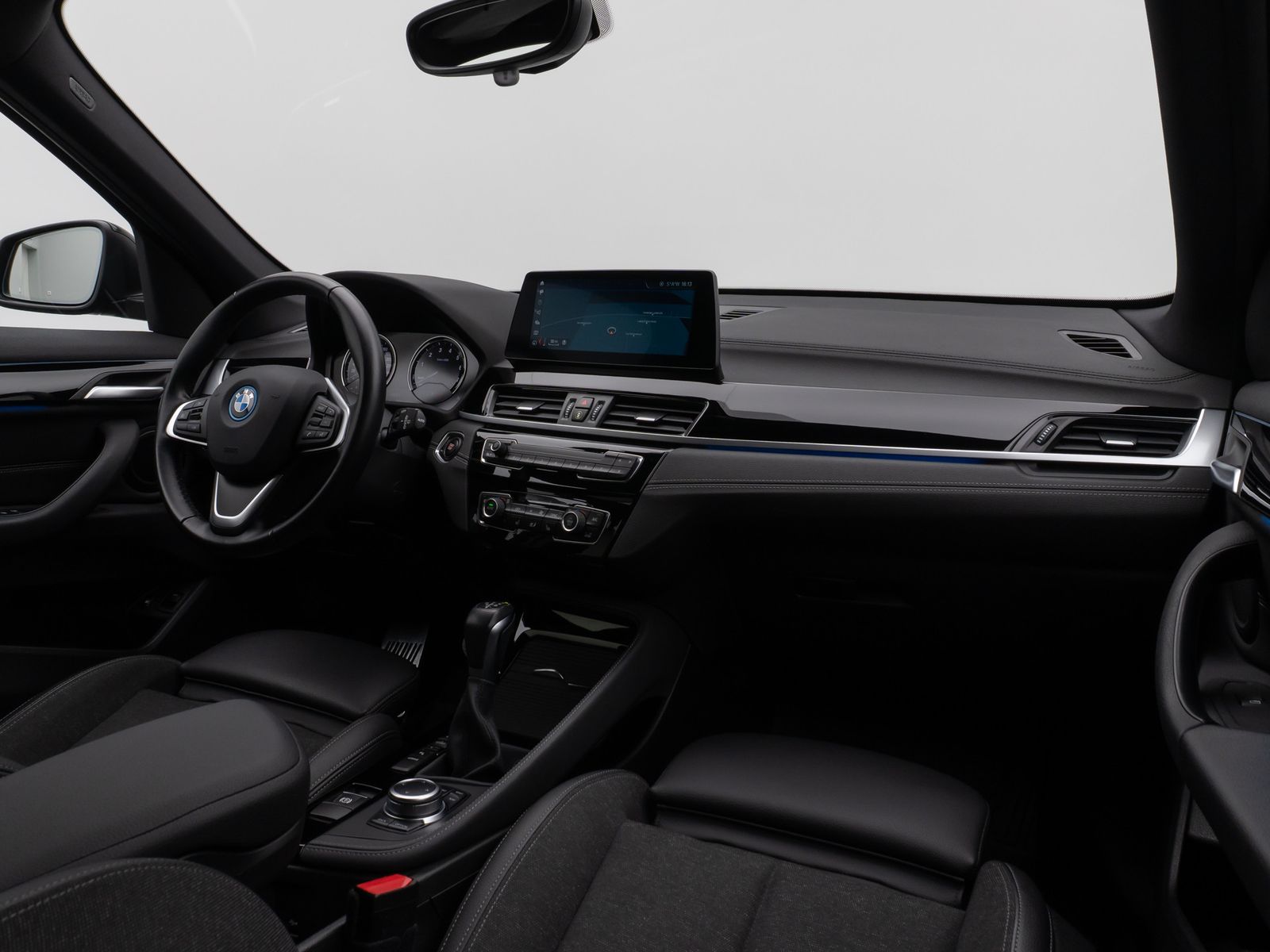 Fahrzeugabbildung BMW X1 xD25e Sport Line Kamera HUD DAB Navi+ Alarm