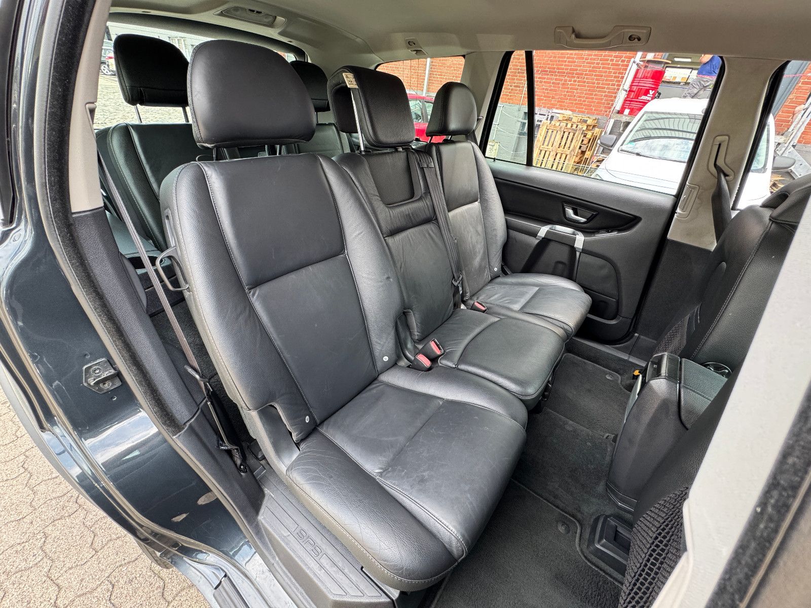 Fahrzeugabbildung Volvo XC90 2.4 D5 AWD GEARTRONIC 7-SITZER VOLL TÜV NEU