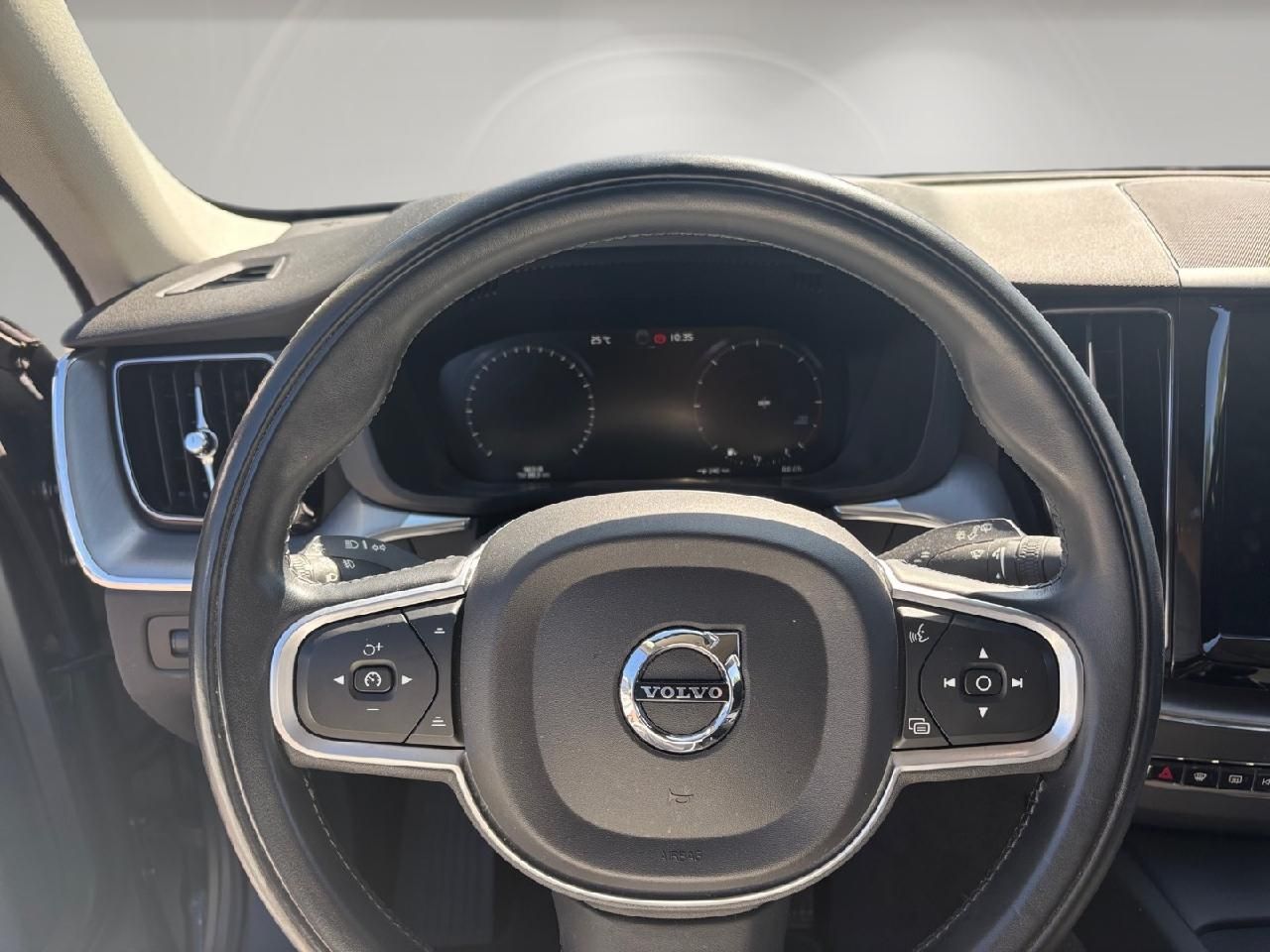 Fahrzeugabbildung Volvo XC60 Momentum Pro 2WD