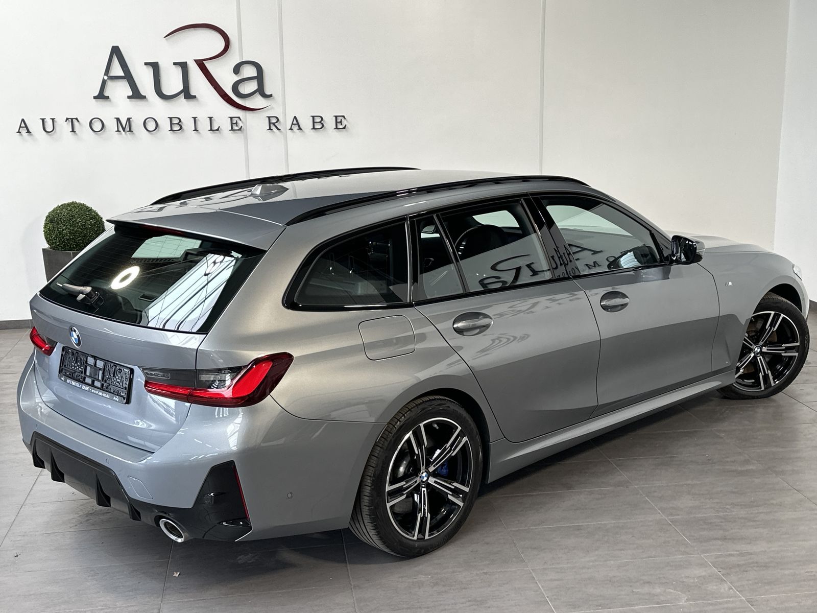 Fahrzeugabbildung BMW 320d Touring M-Sport NAV+LED+ACC+KAMERA+HUD+360°